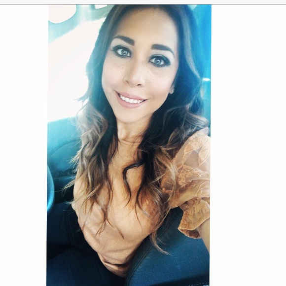 Meet your Posher, Aly - Picture 5 of 5